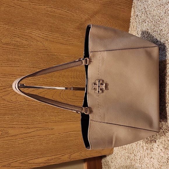 Tory Burch Handbags - EUC Tory Burch McGraw Large Leather Carryall Tote